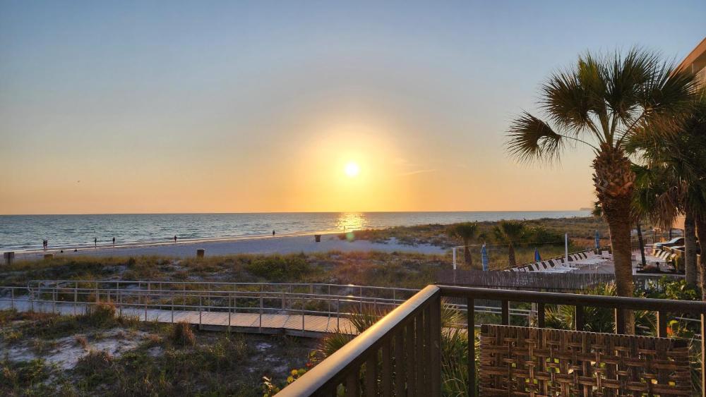 Direct Beach Front 1b 1b Balcony - Surf Song #240